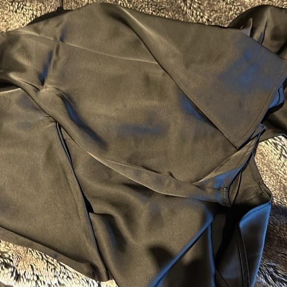 Gemma & Jane Black V neck flowy style silky 3/4 sleeve blouse Sz  M - Picture 13 of 14